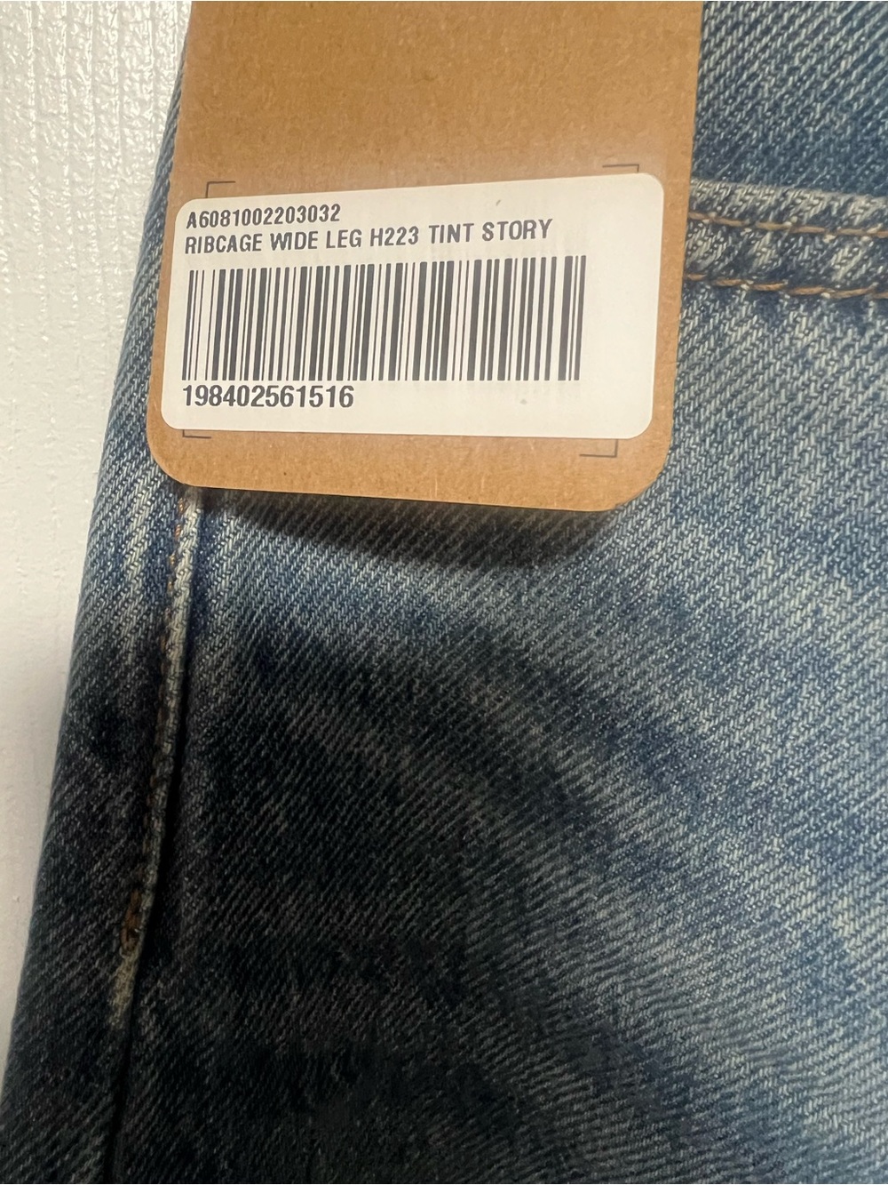 Levi’s Premium Ribcage Wide Leg Jeans Tint Story Medium Wash NWT 30x32 - Picture 8 of 8